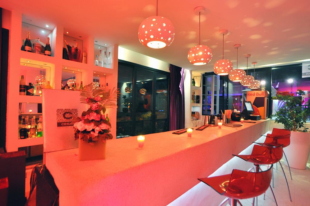 Cesar Resort & Spa Μαρακές Εξωτερικό φωτογραφία The bar at the 10000 km² hotel